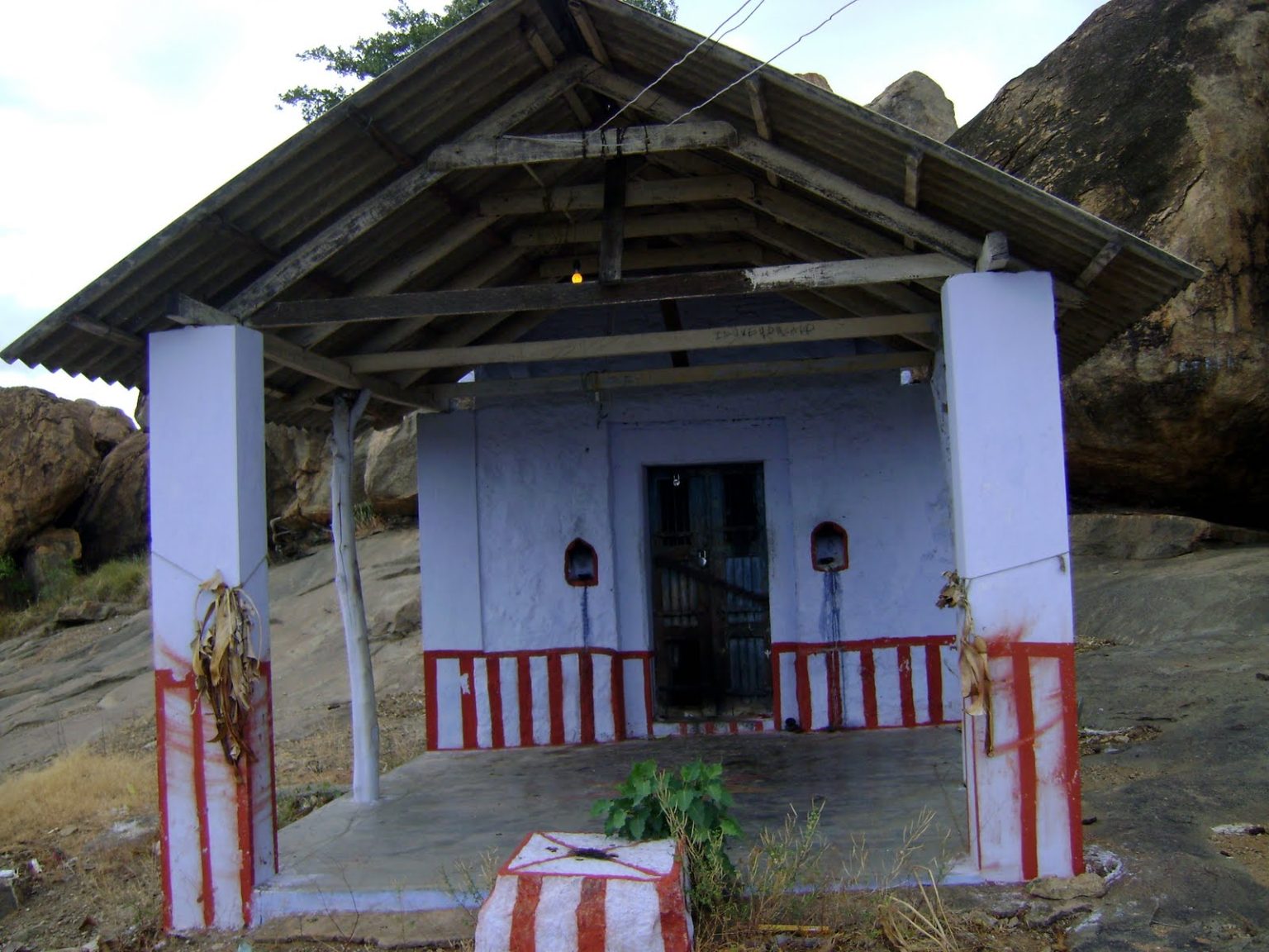 Narriparai Murugan Temple – The Sacred Hill Shrine of Lord Murugan